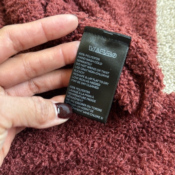 Urban Outfitters Turtleneck Sweater - Picture 5 of 5